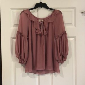 NWT Pretty Mauve Ruffle Top🌸